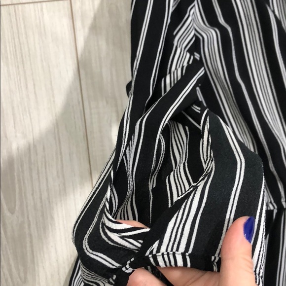 Striped jumpsuit with open sleeves - Picture 6 of 9